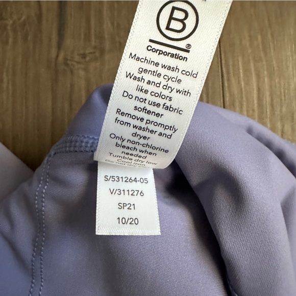 NWT Athleta Ultimate Stash Pocket Capri Leggings Dusk Purple - Size 1x - Picture 12 of 13